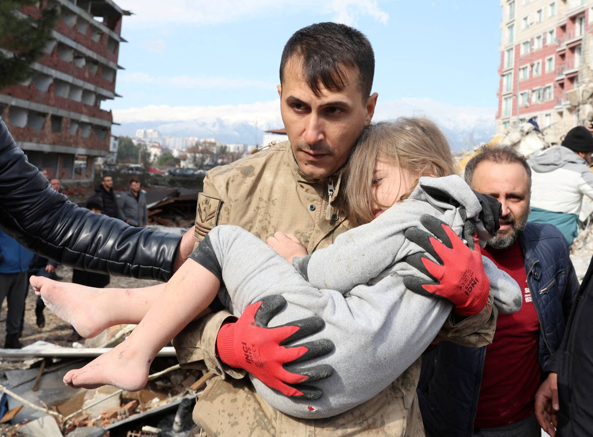 Sky Curve  BANK TO HELP VICTIMS OF THE EARTHQUAKE QUAKES ATTACK IN TURKEY